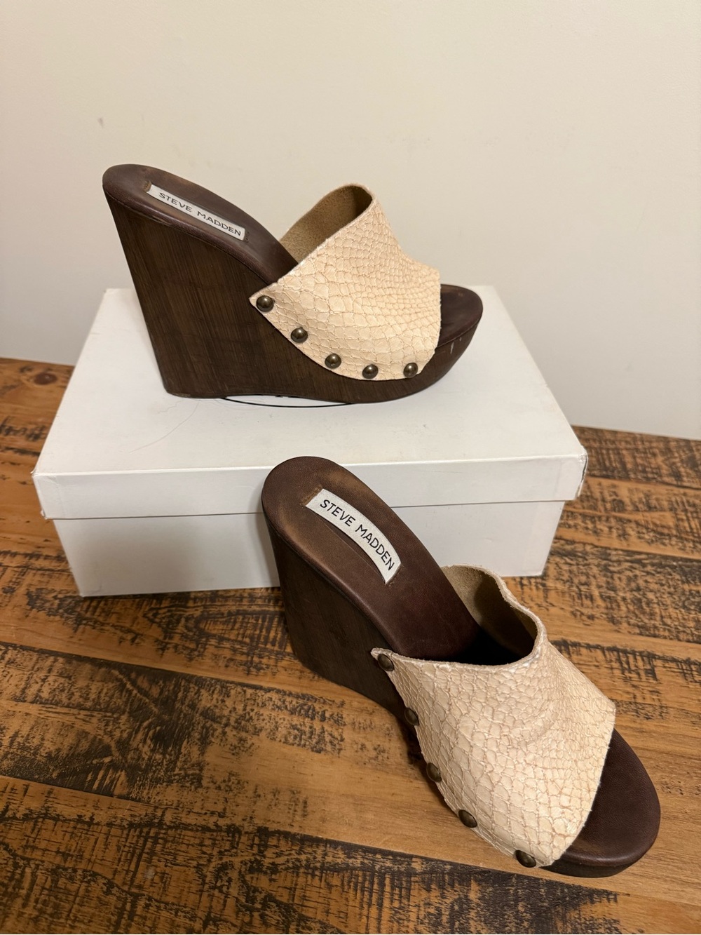 Steve Madden Beige Textured Leather Wedge Sandals